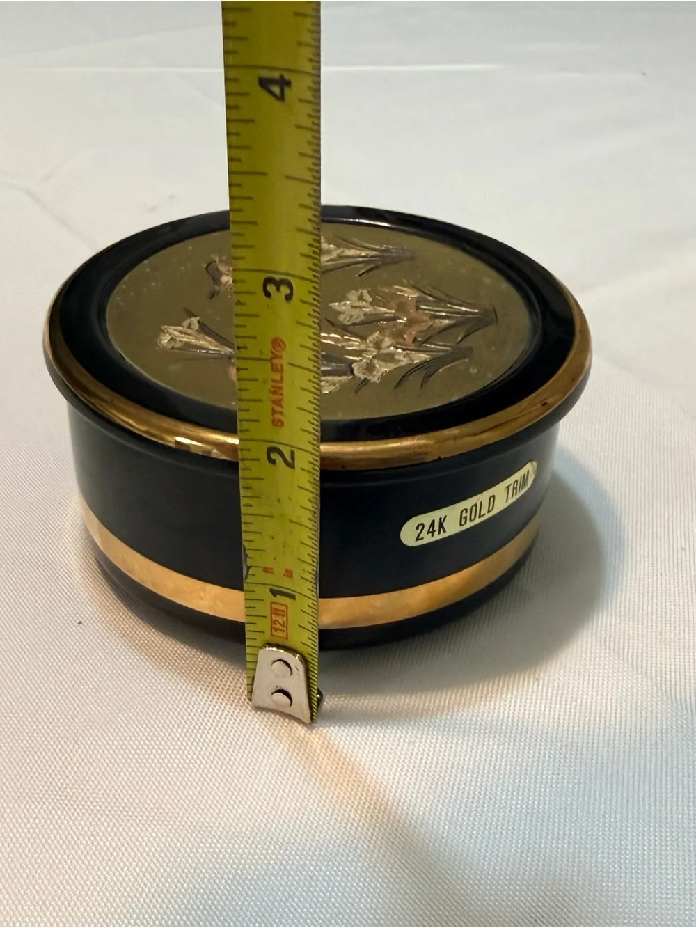 VTG ART OF CHOKIN w/24-K Gold trim hummingbird/ floral trinket box